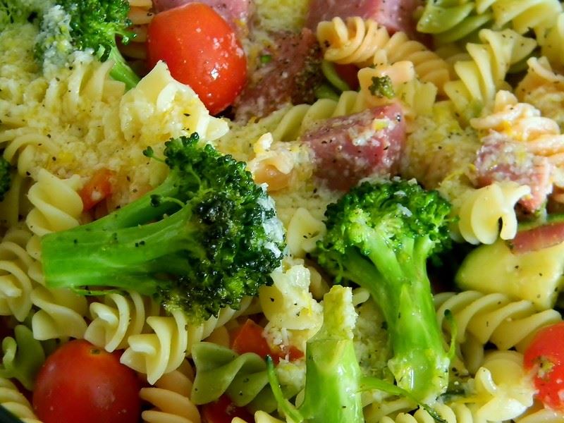 Rotini pasta salad with tomatoes, broccoli, chicken, and dressing