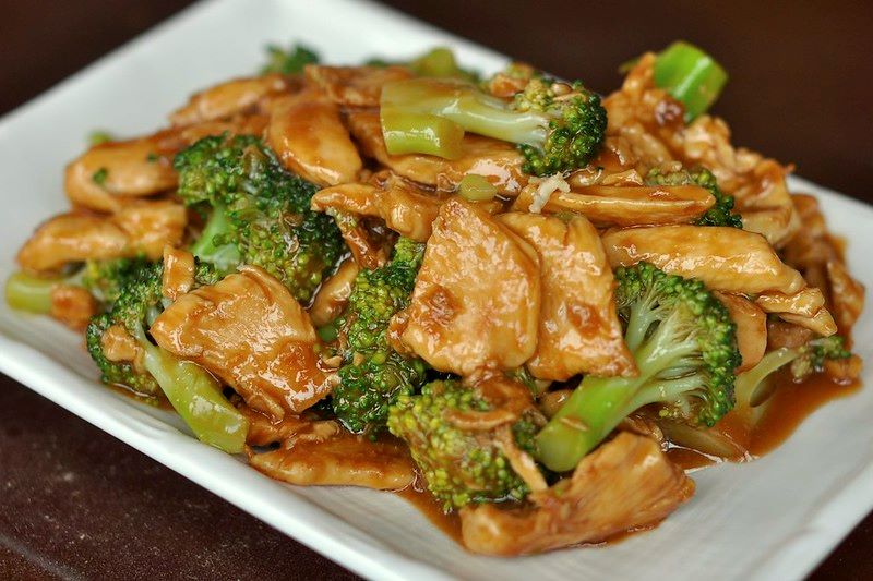 Chicken and broccoli stir-fry in a brown sauce.
