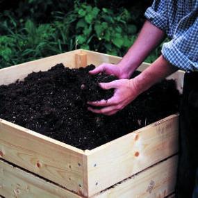 https://gardening.usask.ca/images/how-to/stackingcompost.jpg