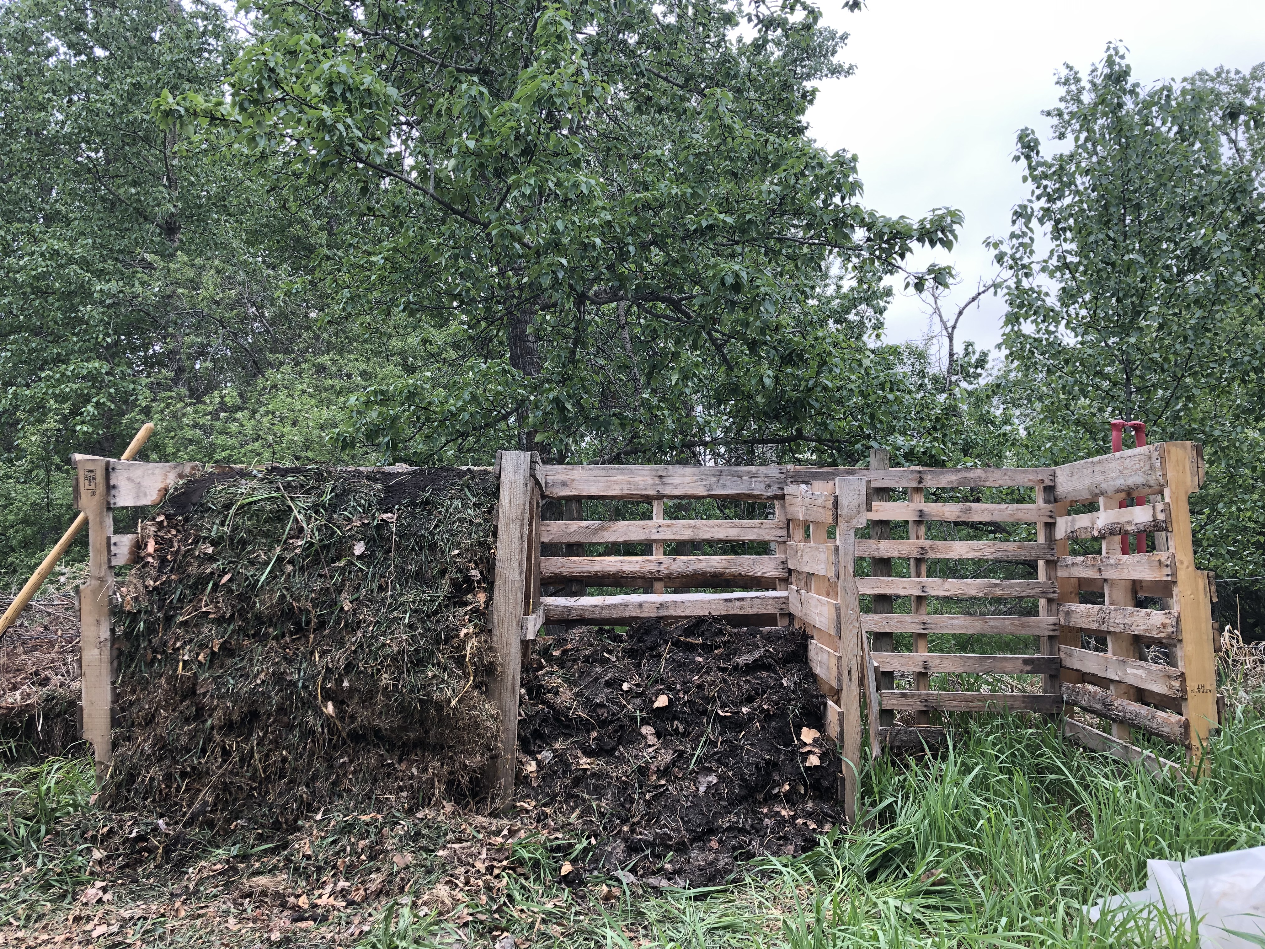 Pallet bin compost system